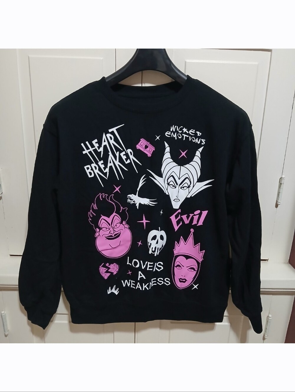 Disney Villains Heartbreaker Sweatshirt Women’s L Maleficent Ursula Evil Queen